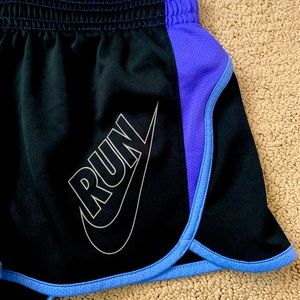 Like new • NIKE running shorts